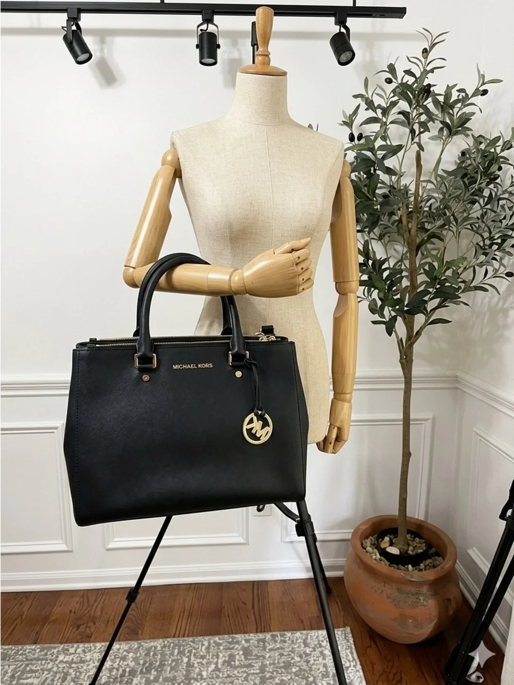 Michael Kors Black Leather Satchel - Perfect for Office, College & Travel